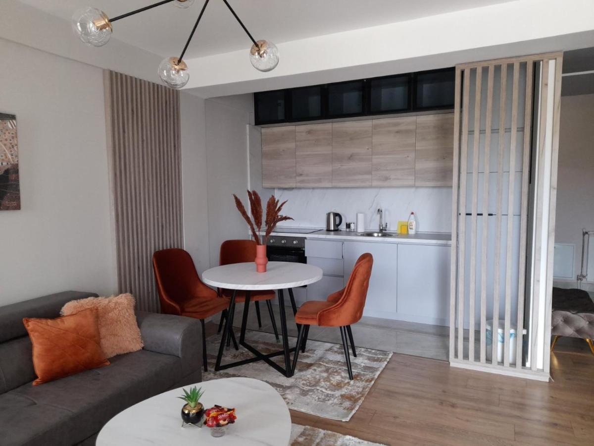 Centar Two Apartment Skopje Bagian luar foto