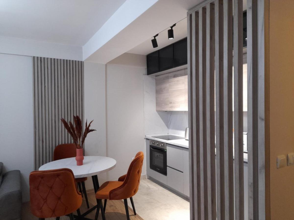 Centar Two Apartment Skopje Bagian luar foto