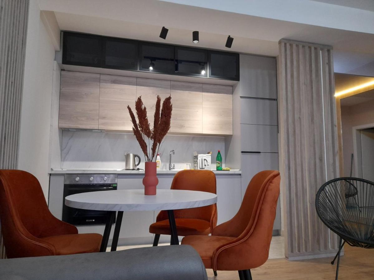 Centar Two Apartment Skopje Bagian luar foto