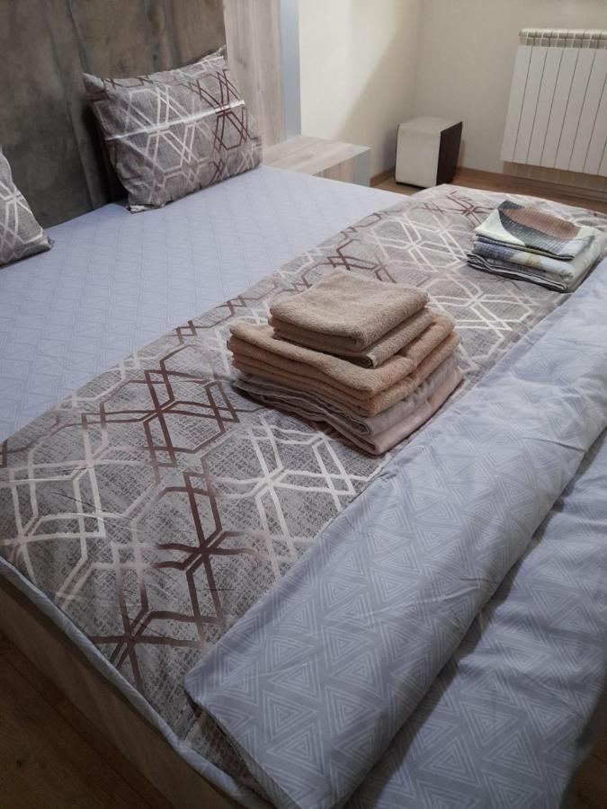 Centar Two Apartment Skopje Bagian luar foto